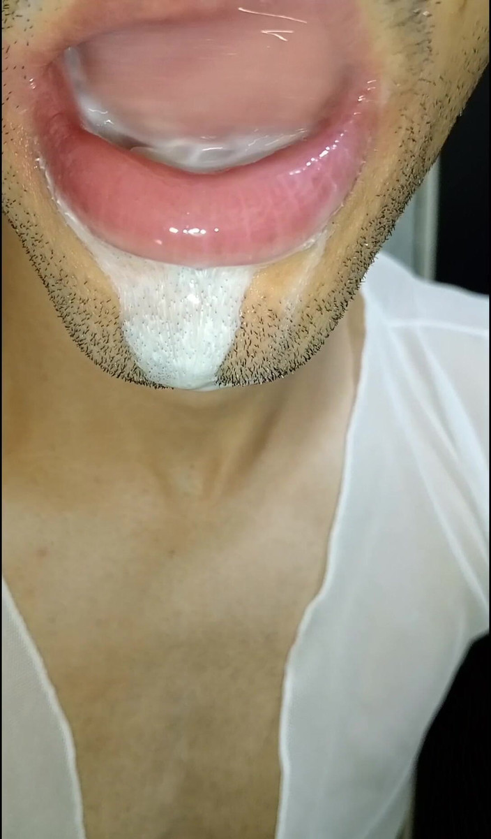 Rey rey: Lidah panjang, lidah, saya mahukan air mani dalam mulut saya,...