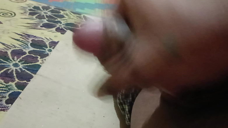 Teenboy: Cewek seksi ini lagi asik mainin cowok-cowok top xxx