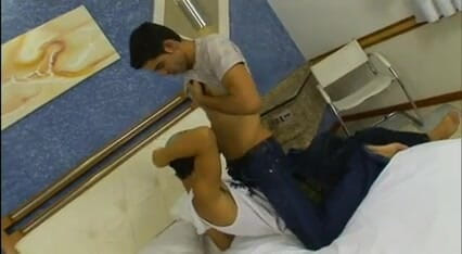 Hot Latinos dudes not gay but curious: Sexy latino etero scopa per la prima volta 18