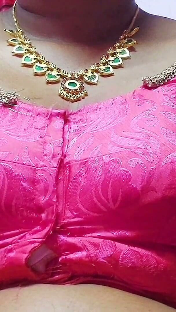 Desi Mohini: Ibu tiri besar yang seksi