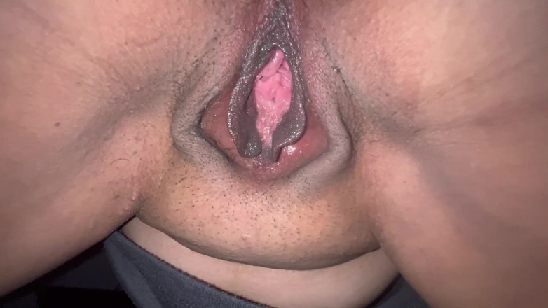 VeeVee Vixen: Pussy Play and Gape