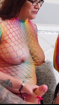 Strap on quartetto con milf sexy