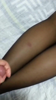 Dc1 - grande gozada nas pernas da meia-calça da menina bonita