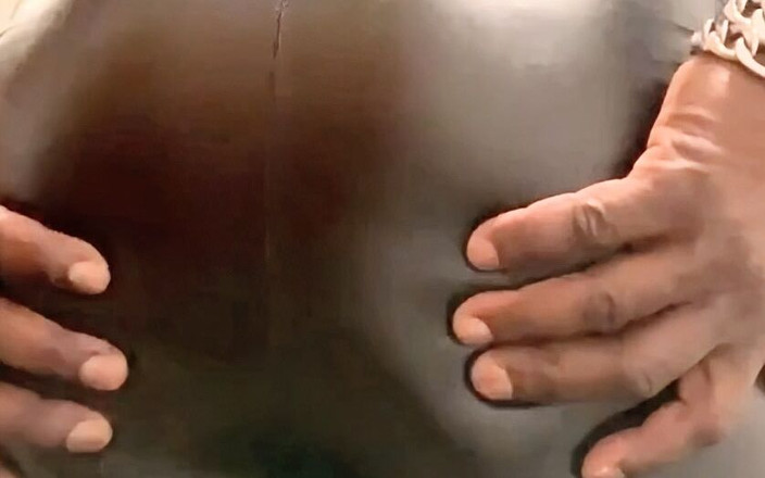 Black smoking muscle stepdad: 흑인 대물 자지의 쪼이는 젖탱이 노출