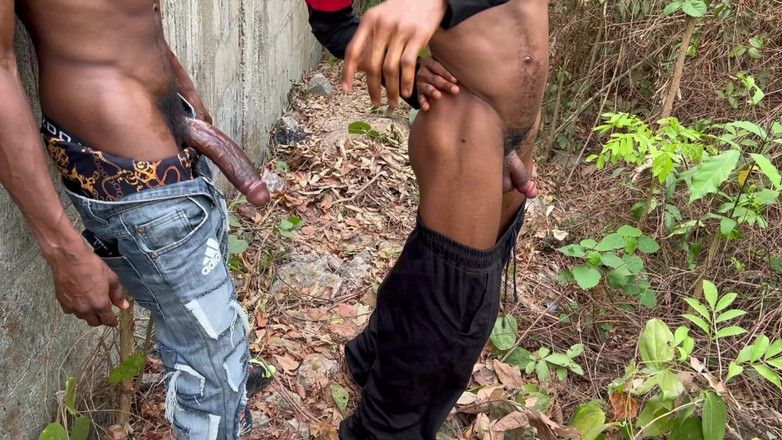 Baddestboyx: Él folla al helllll de esta perra