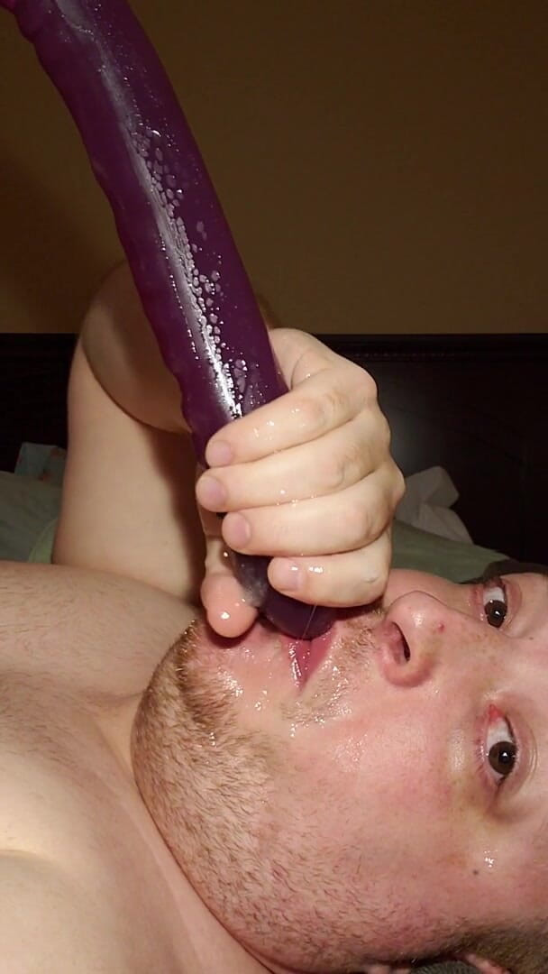Charlieboy69: Gorge profonde, gode, facefuck, pet