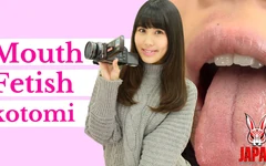 Exploration de la bouche : selfies intimes de Kotomi Shinozaki