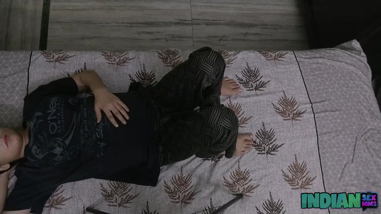 Your Preeti: Meine indische ehefrau fickt, spreizt ihre beine, breite tiefe penetration,...