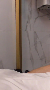 秘书脚撸管 - 吸烟金发办公室女孩的湿润挤奶尼龙脚！