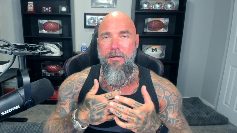 Raw and Uncensored with Masculine Jason: Знущання в коледжі та онлайн