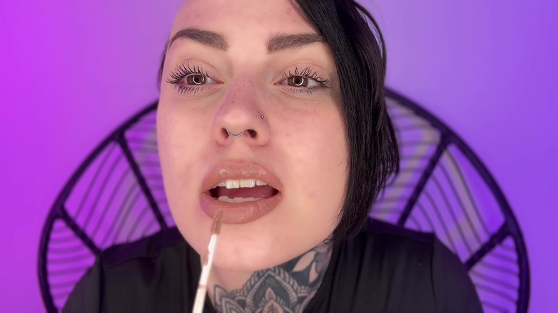 Miss Valentina: Lipgloss aanbidding