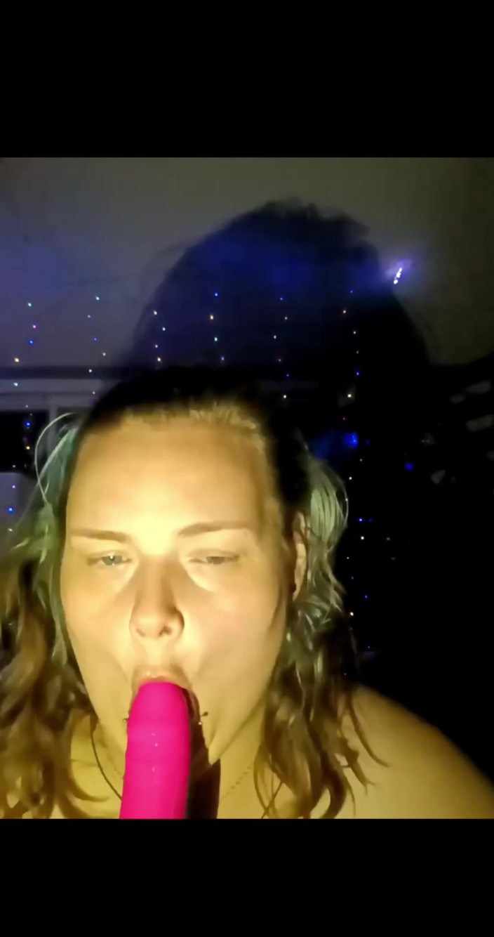 Pain princess studio: Înecându-se cu vibratorul