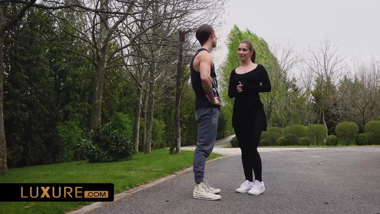 Luxure: 从跑步到卧室