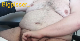 Big Pisser: Superchub从未割包皮的肮脏鸡巴中吹出大量精液