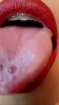Ik hou ervan om je penis tussen mijn mond te hebben en je melk door te slikken