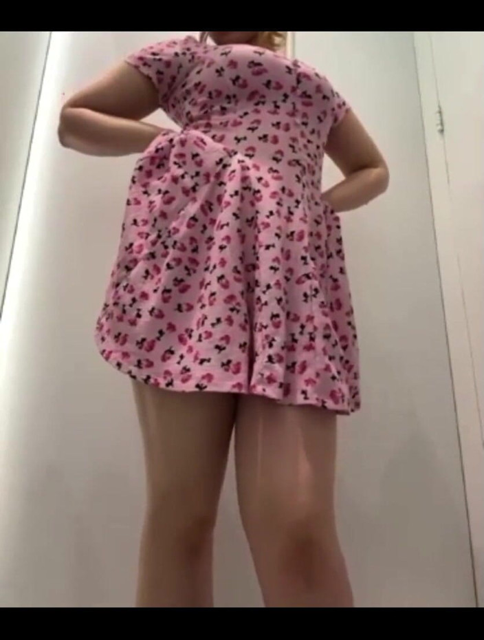JuiceLussie: 在公共场合手淫特写
