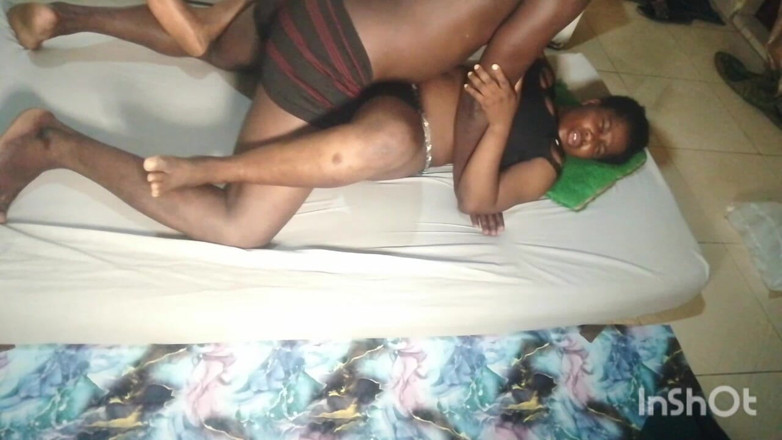 Pornsexlive: O Chefe Viajante E Sua Esposa Me Convidam Para O...