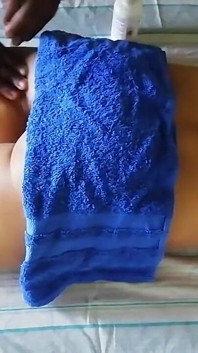 Asiatisk tonårsflicka massage