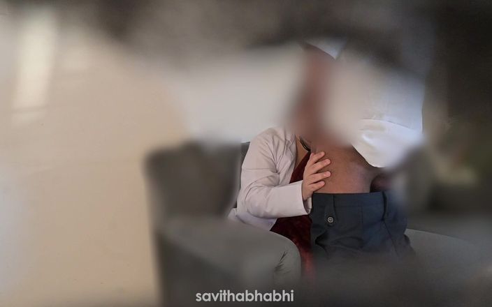 savithabhabhi: La signora dottore succhia il cazzo del paziente in ospedale