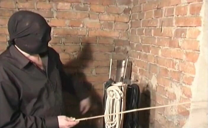 House of lords and mistresses in the spanking zone: Sur la table tu salope