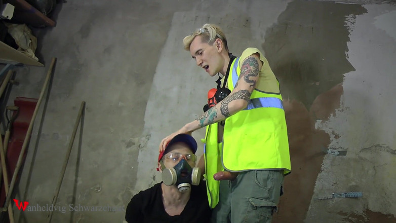 Wanheldvig: Nicky deepthroat Denk in maschera antigas