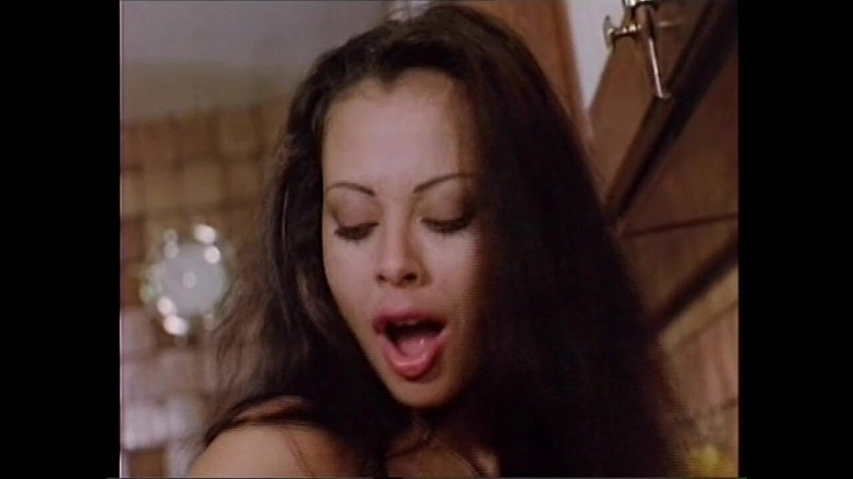 Xtime Network: Fantastica milf arrapata cavalca con il suo mostruoso cazzo che...