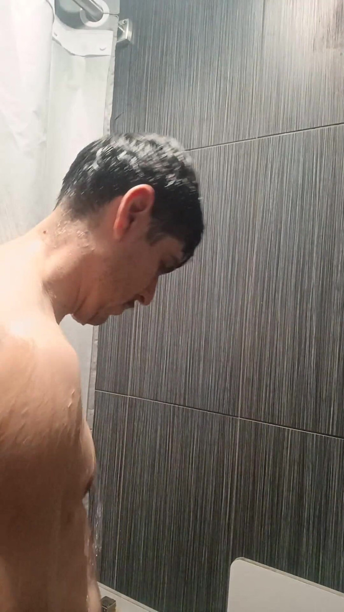 TabascoJake: Showering at the Gym