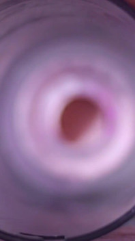 Close-up van in mijn neppoesje terwijl ik het langzaam en gepassioneerd neuk totdat ik een grote lading schiet