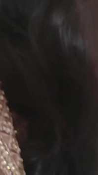 Shivani onanerar första gången.