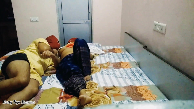 Desi Club House: Indiana erótica Sucharita fode na selva abertamente ao ar livre