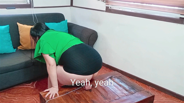 Kellyhotstepmom: Membantu Membersihkan Rumah, Tetapi Tanpa Seluar Dalam, Saya Meletakkan Dildo...