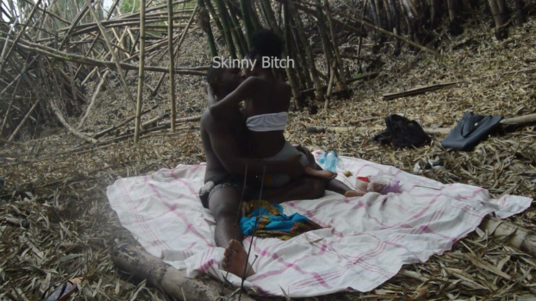 Skinny Bitch: Sex im Wald draußen
