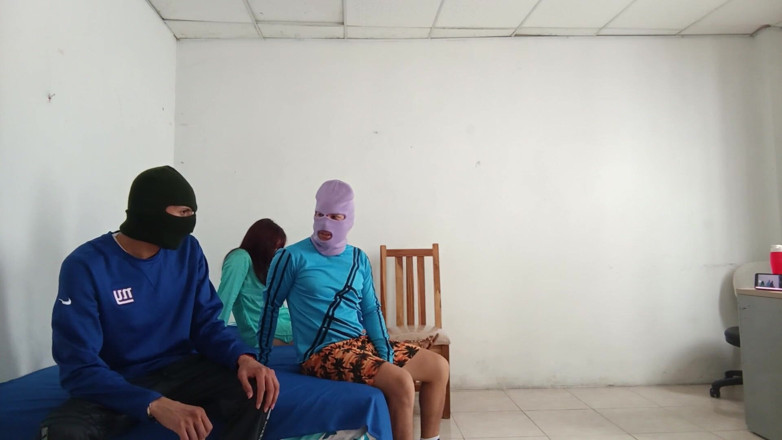 Goky: Nevlastní otec vymění svou panenskou nevlastní dceru a ona je...