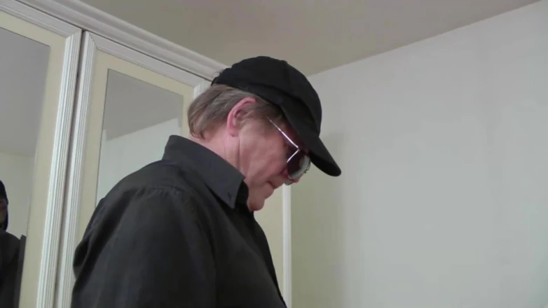 Paris Jango: Старик трахает хорошенькую тинку для ее первого порно