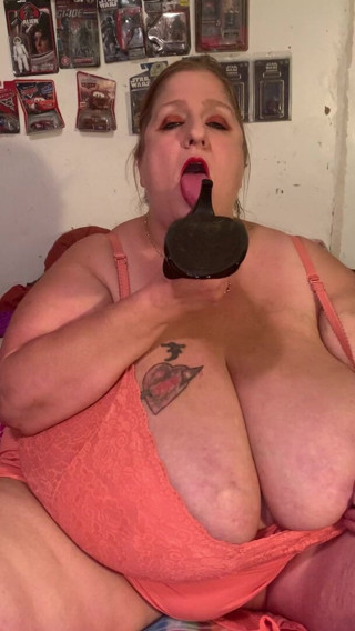 Jade Gem Productions: Yüksek topuklu ayakkabılar bu ssbbw güzelin dilinde çok seksi