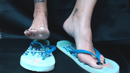 Abby Anna: Gioco di scarpe con infradito in gomma blu