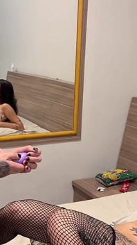 Kocamın Beni Aldatmasından Dolayı Kapandı, Aletini Önümde Ona Soktu