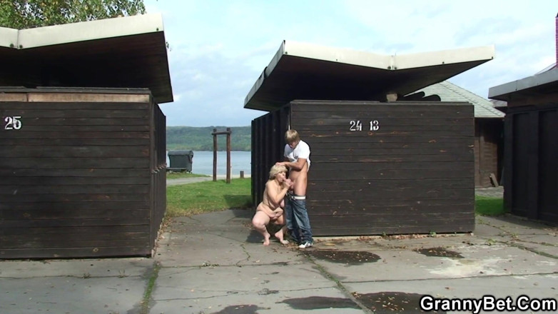 Granny Sluts: Сделано в раздевалке