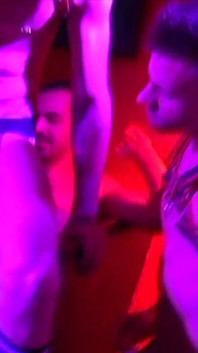 Curvă umplută cu spermă de prietenul său, pula mare