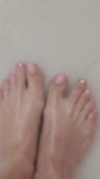 Sexy nohy ve sprše