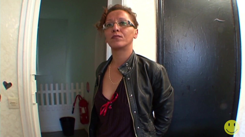 French Amateur Porn: This Arab MILF is in heat