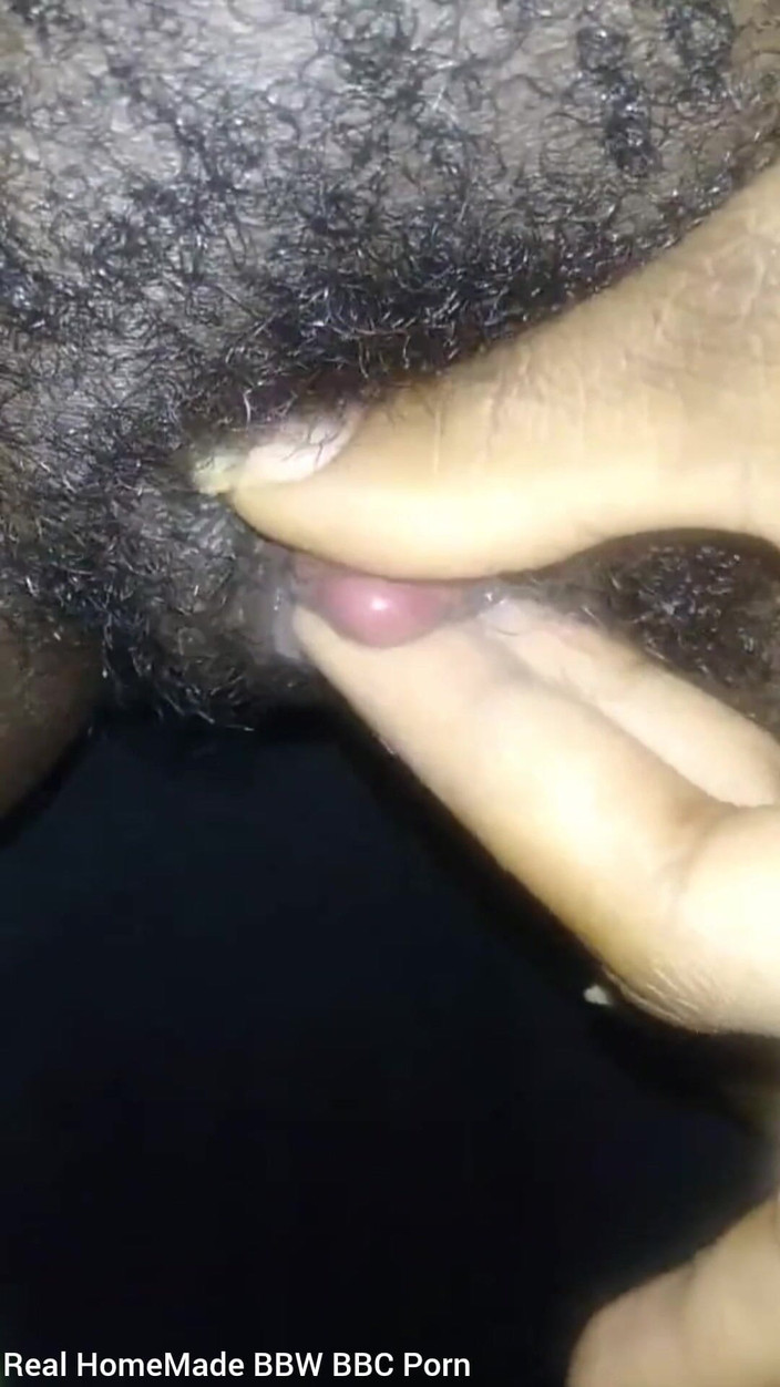 Super sexy ebony cuties: Крупним планом гладить мій великий клітор, волохата мокра пизда