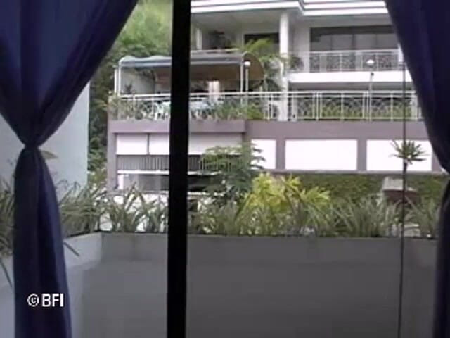 Hardcore Lovers: Ragazza asiatica si masturba il suo cazzo duro