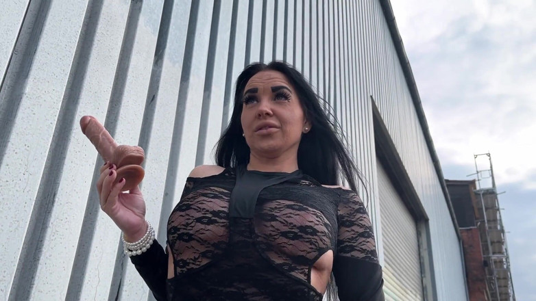 Mia XXX: Miaxxx solo cu vibrator la Port