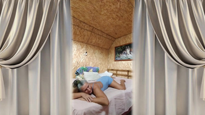 Lukerya: Dona de casa gostosa Lukerya saúda um novo dia