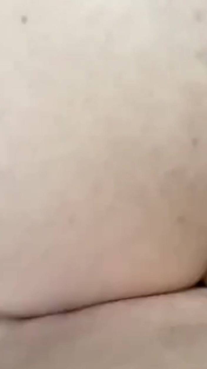 MaybeNatty: อยู่คนเดียวในห้องน้ํากับลูกพี่ลูกน้องสาวที่แก่กว่าของฉันหลังอาหารเย็นสําหรับครอบครัว