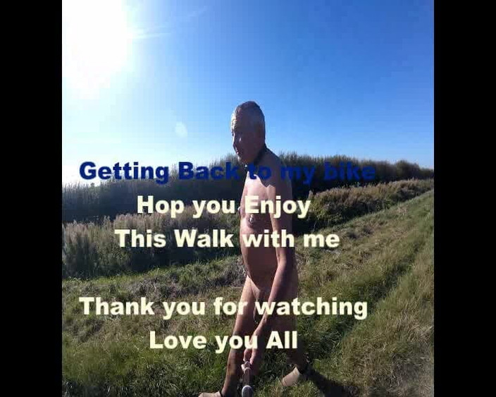 Andy: Promenade à poil depuis mon vélo