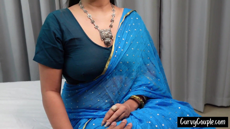 CurvyCumCouple69: Mătușă desi bhabhi sexy în sari fierbinte