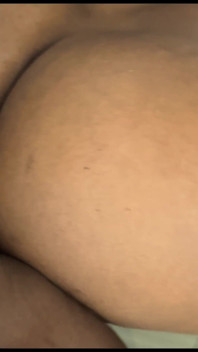 Madrasta É Fodida De Quatro No Sofá E Recebe Uma Enorme Porra Na Bunda Grande