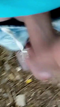 Brânză sub prepuț pula murdară în aer liber la plimbare cu spermă scursă și orgasme cu ejaculare, partea 2